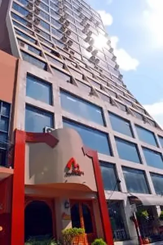 Fachada del edificio del Manduara Hotel & Suites